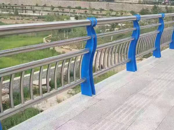 不銹鋼碳素復合管護欄