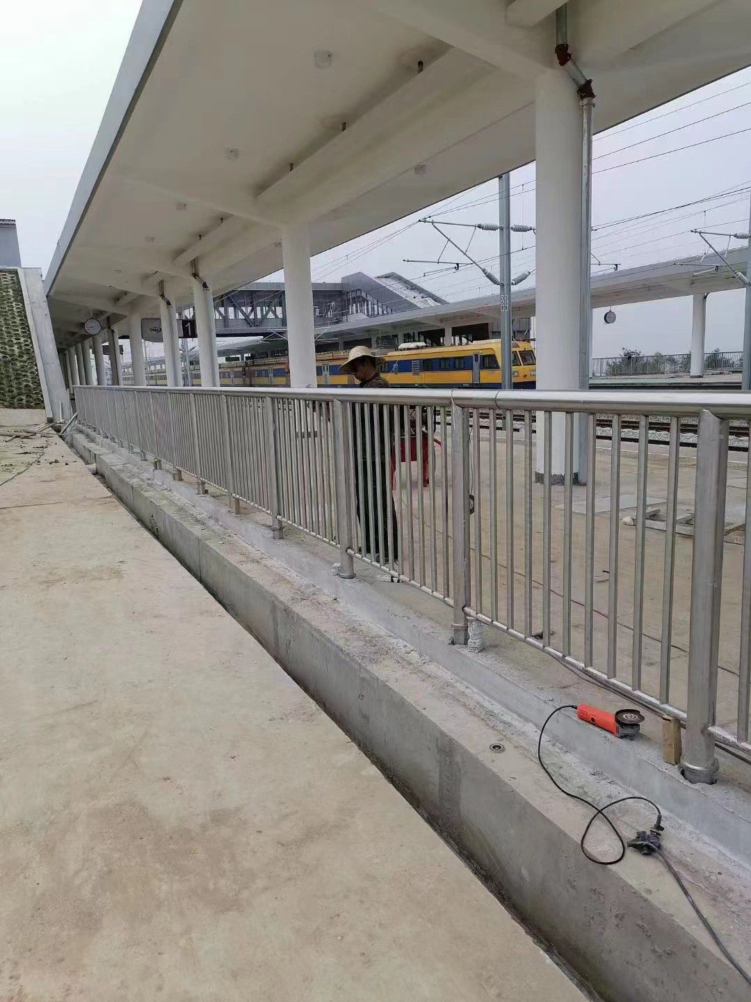 不銹鋼復(fù)合管護欄